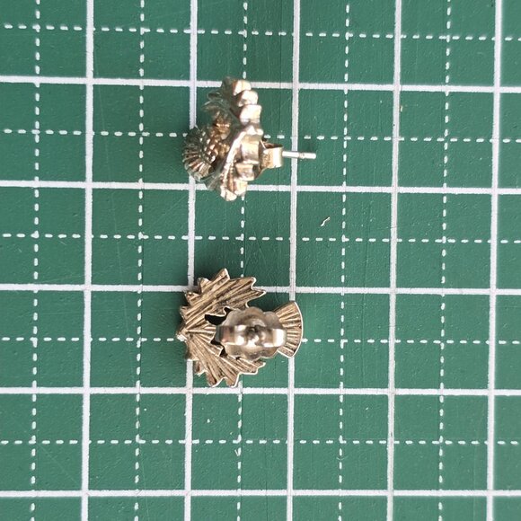 Thistle silvertone stud earrings, vintage - Picture 6 of 8